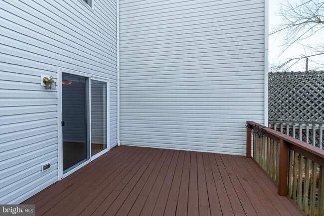 Building Photo - 62 Church St