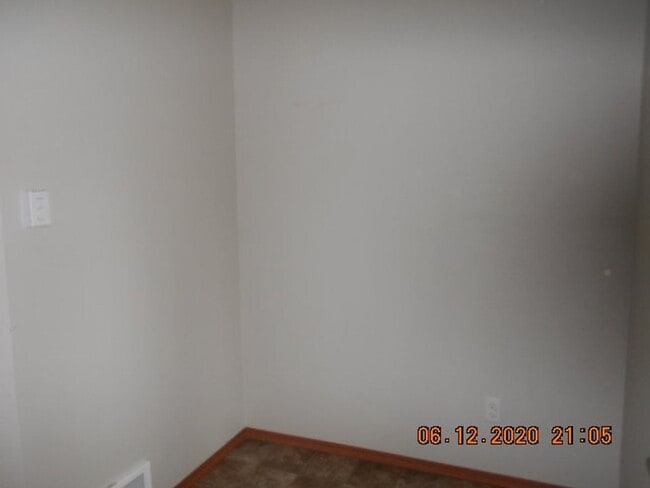 Building Photo - 3bd 2 1/2ba Home With garage