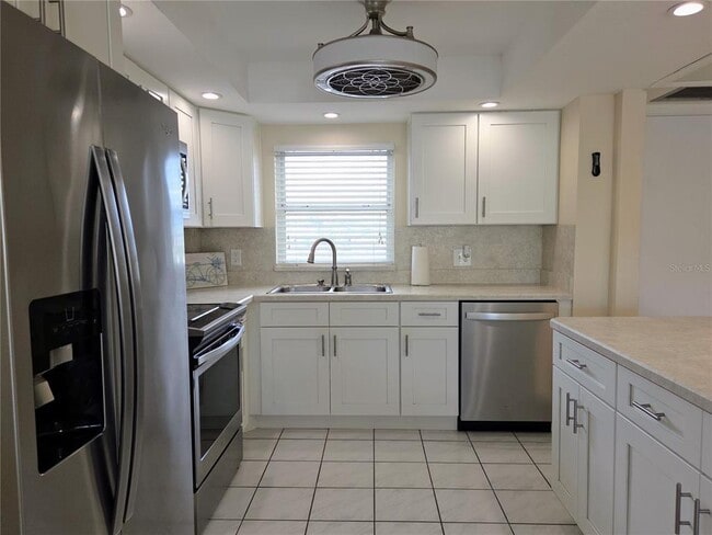 Building Photo - 4650 Cove Cir