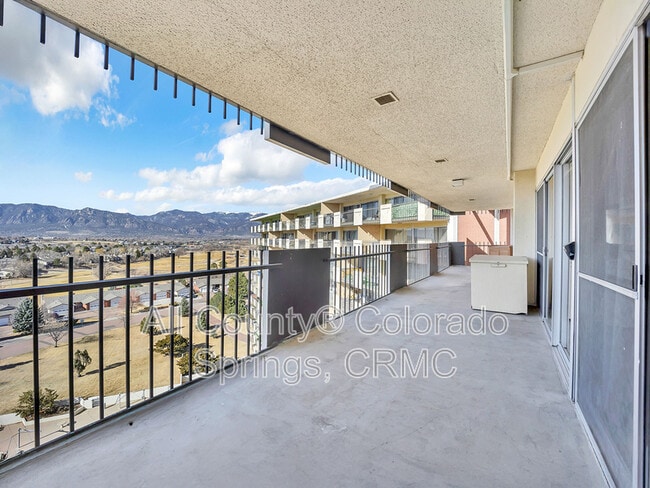 Building Photo - 411 Lakewood Cir