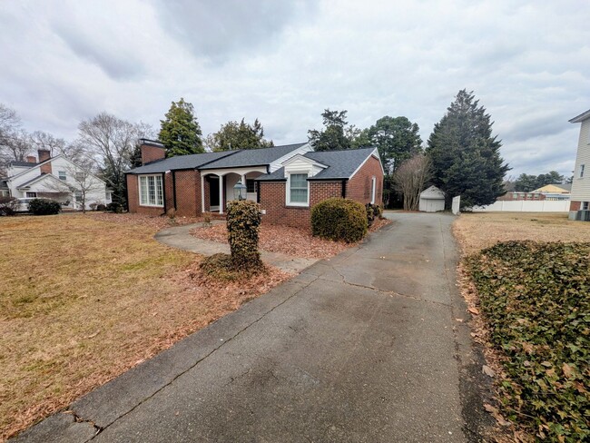 Building Photo - 524 W Mountain St