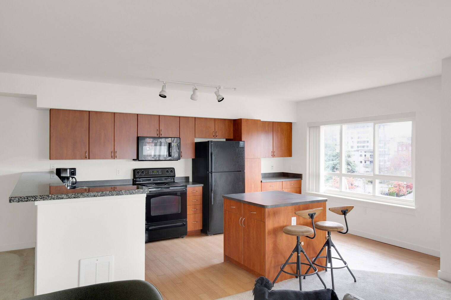 Building Photo - 10410 NE 2nd St