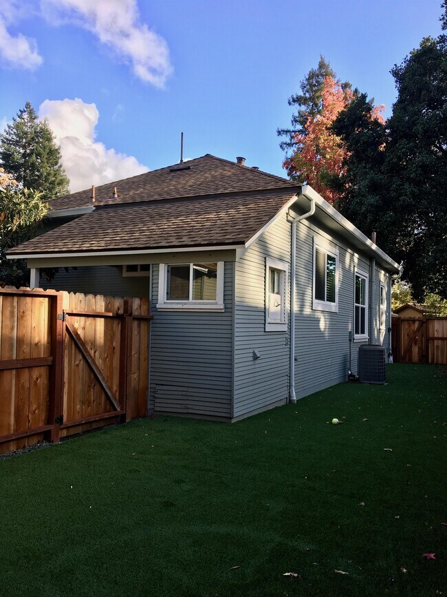 Building Photo - 853 Channing Ave