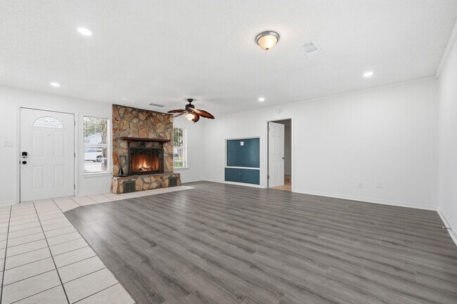 Building Photo - 32 Cascabellas St
