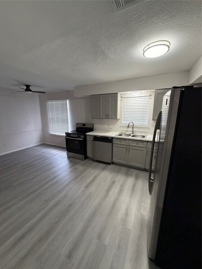 Building Photo - 6618 McCullum Rd