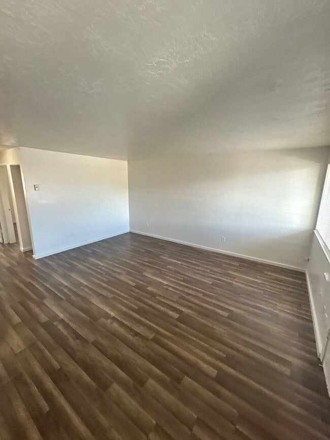 Building Photo - 576 Hill St SE