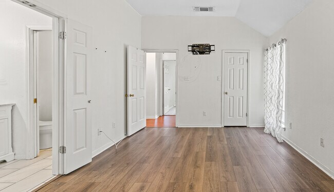 Building Photo - 406 Gina Dr