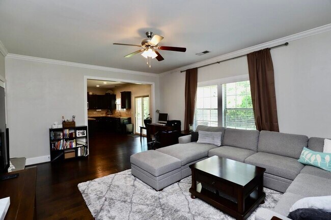 Building Photo - 545 Curlew Cir