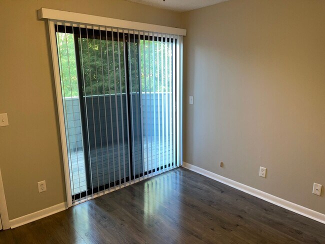 Building Photo - Charming Two Bedroom Condo Off Sharon Amity!