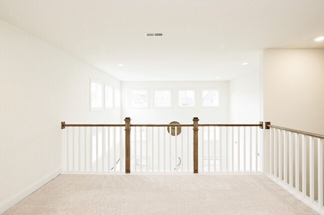 Building Photo - Pet-Friendly Old Trail Home With Fenced Yard