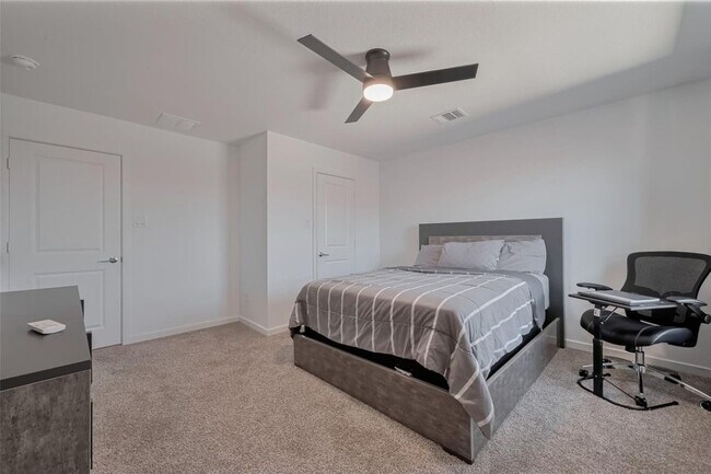 Building Photo - 21611 Shadowbrook Birch Dr