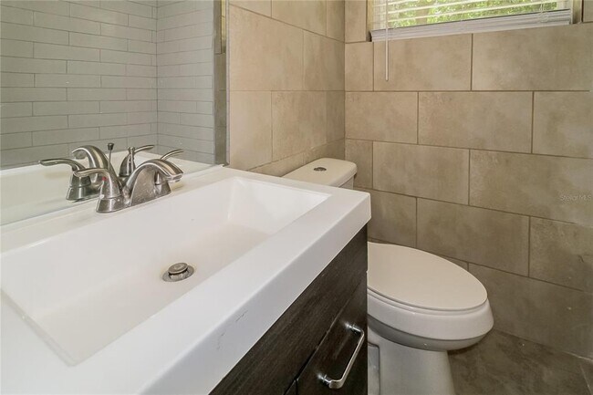 Building Photo - 52 Community Dr