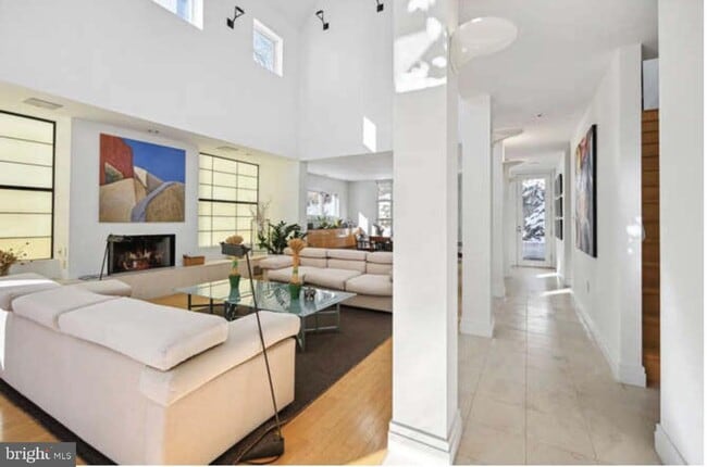 Building Photo - 4527 Q Pl NW