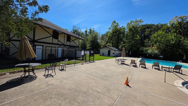 Building Photo - 47 Scarborough Ln