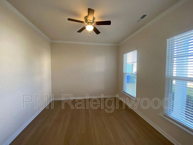 Building Photo - 2124 Fox Chapel Pl