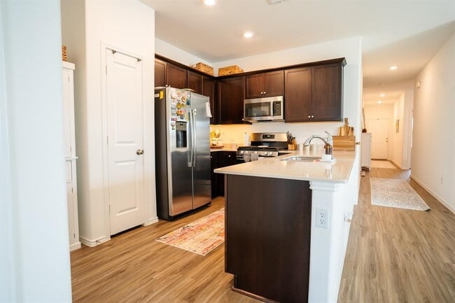 Building Photo - 208 Prairie Dog Town Dr