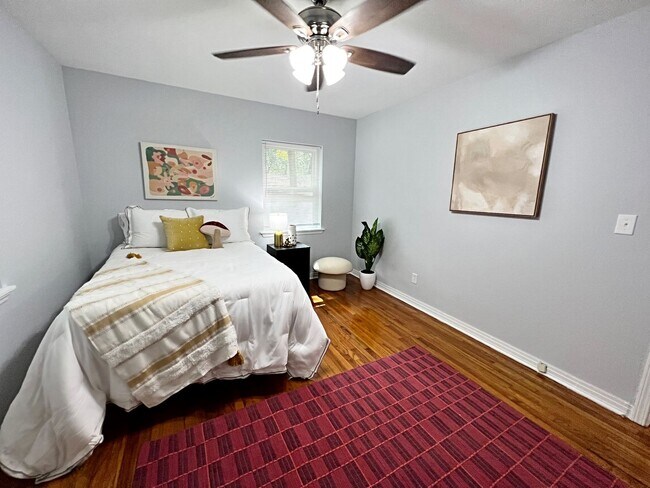 Building Photo - 4 BR 3 BATH ON WESTRIDGE!