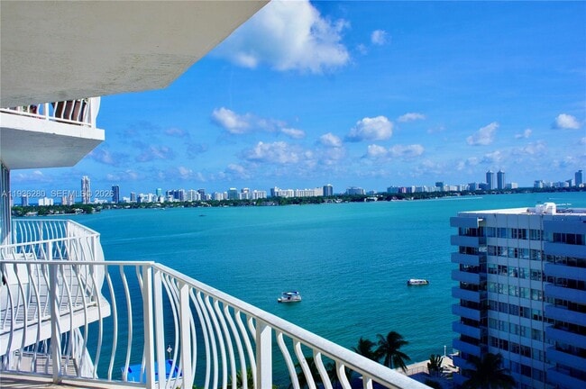 Building Photo - 7601 E Treasure Dr