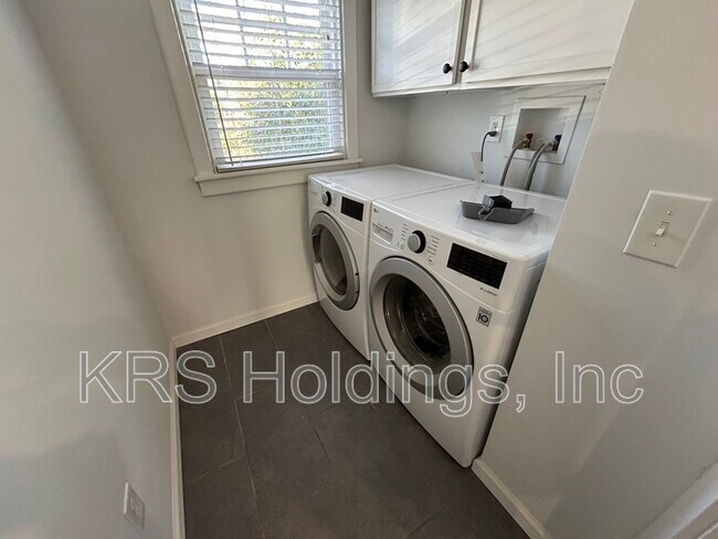 Building Photo - 35 Westover Rd