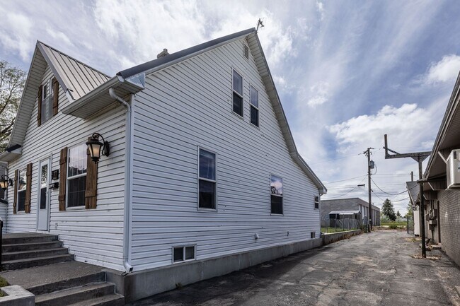 Building Photo - 508 E 13th St