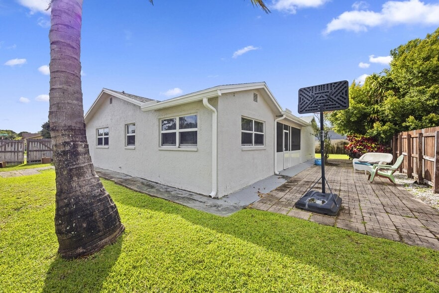 Building Photo - 22731 SW 55th Way