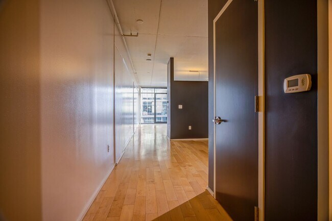 Building Photo - 1100 S Hope St