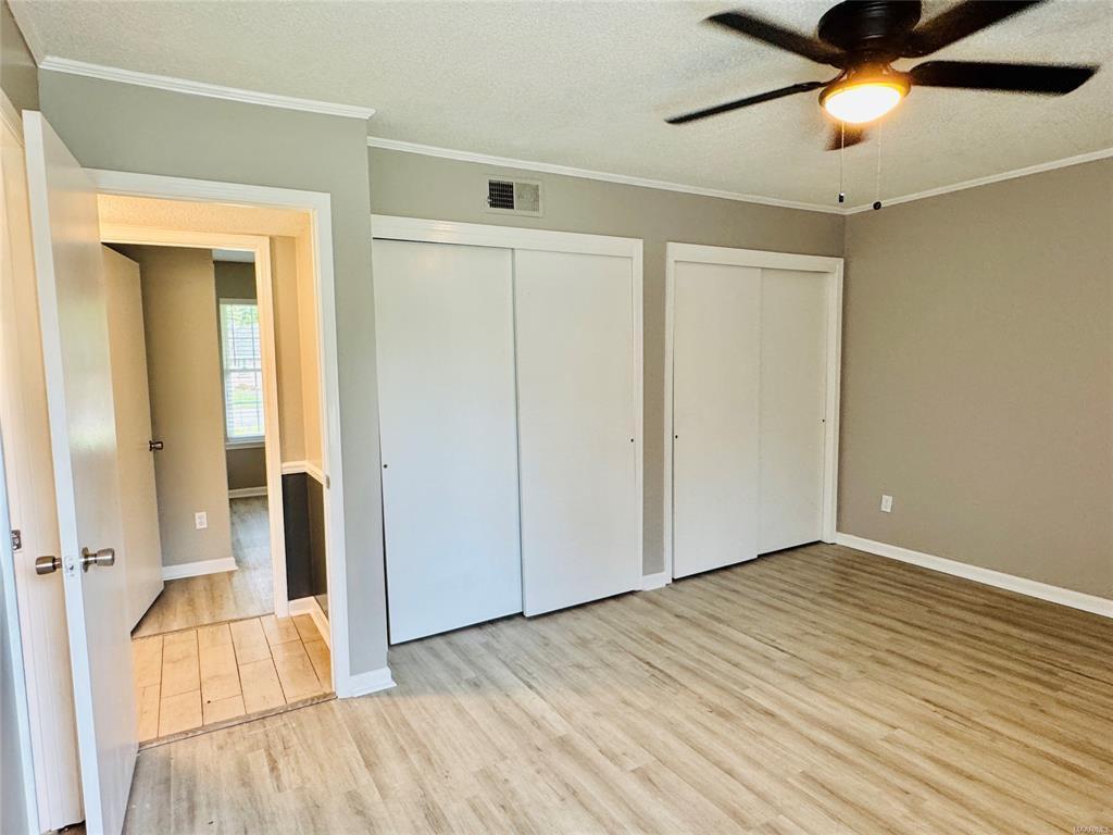 Building Photo - 697 Chatsworth Dr
