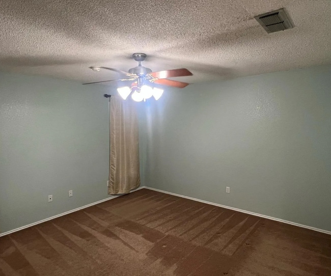 Building Photo - Charming 4 Bedroom in The Meadows