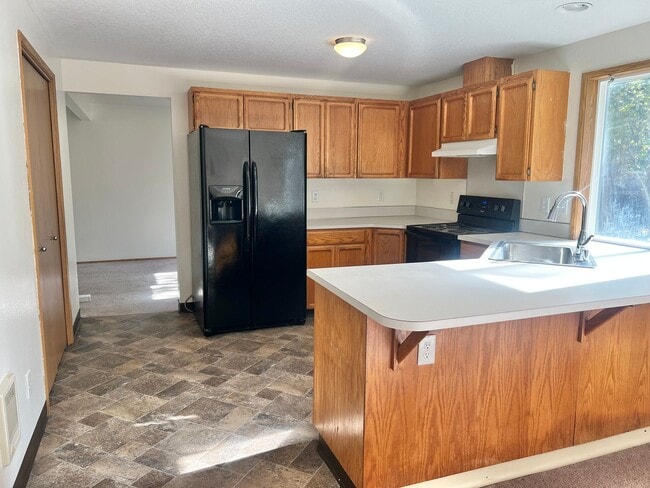 Building Photo - Spacious Home with Large Backyard in Union...