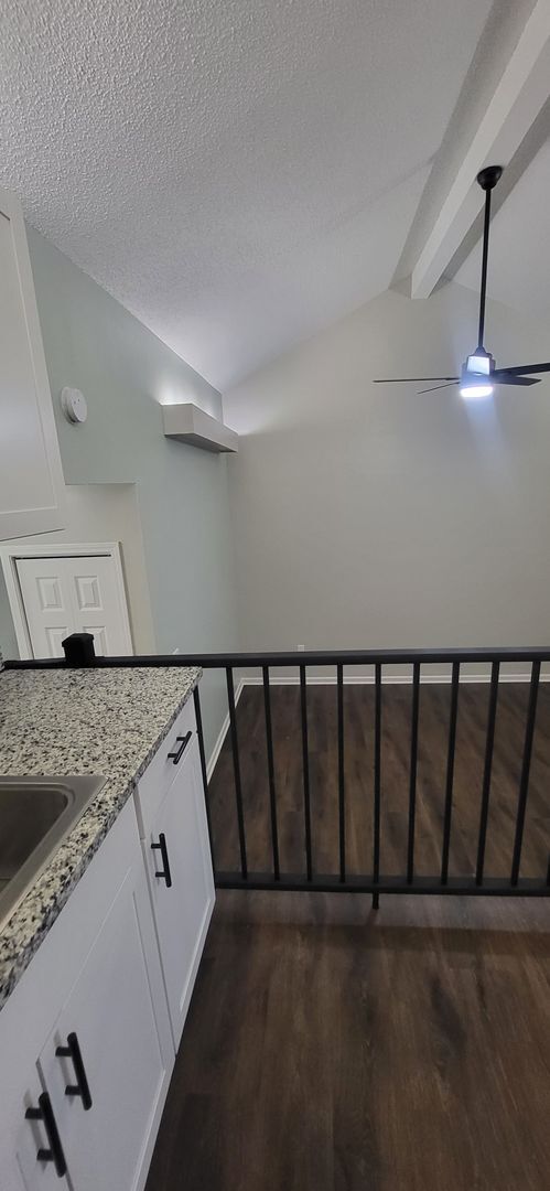 Interior Photo - 3800 Memorial Blvd