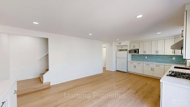 Building Photo - 17755 La Rosa Ln