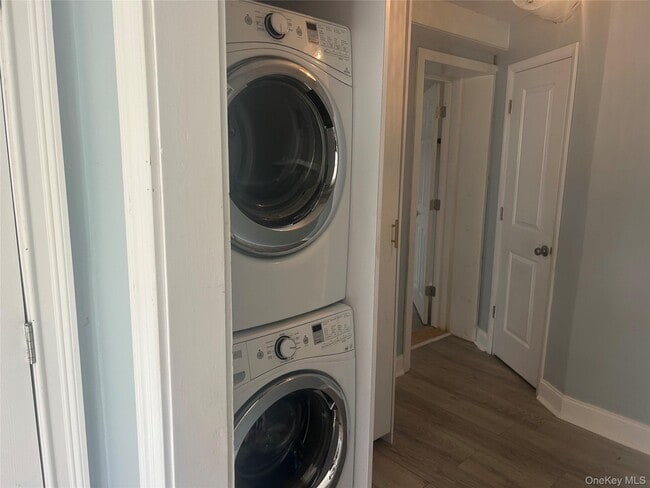 Building Photo - 341 E Hudson St