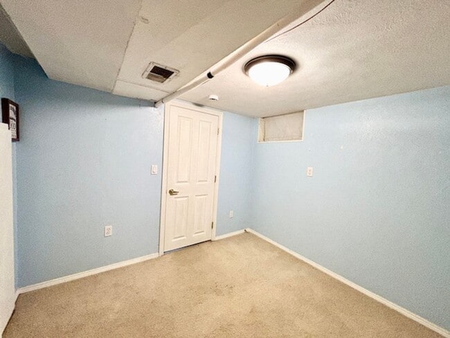 Building Photo - FREE AUGUST RENT!! - Sweet Bungalow in Par...