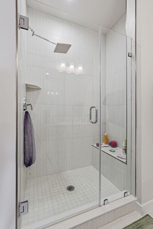 Building Photo - Perfectly positioned near the vibrant shopping and dining destination of One Loudoun, this reside...