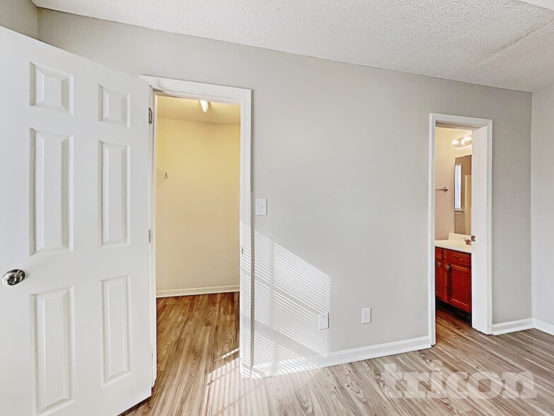 Building Photo - 9408 Northwoods Forest Dr