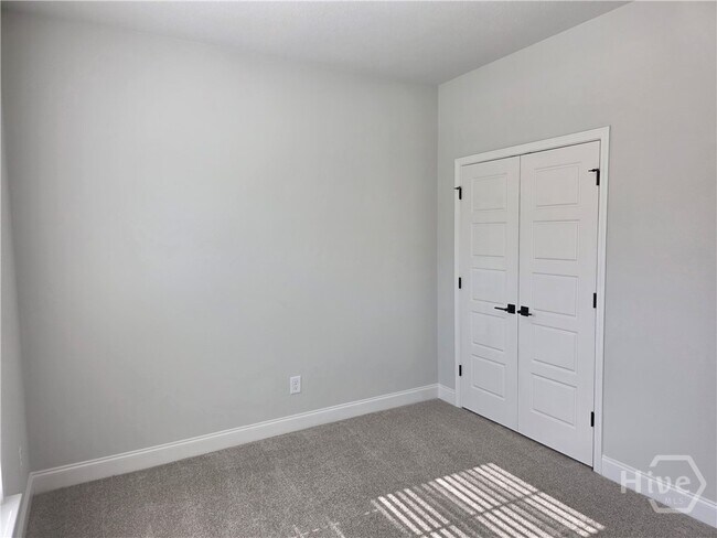 Building Photo - 330 Crosswinds Dr