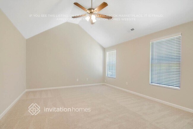 Building Photo - 914 Ujamaa Dr