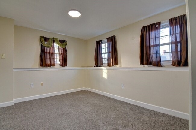 Building Photo - 27 Trull St