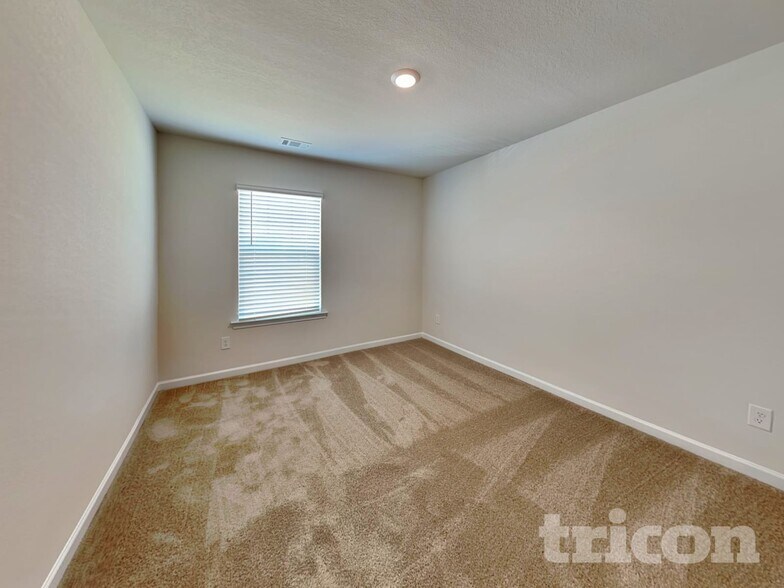 Building Photo - 1250 Fendt Dr