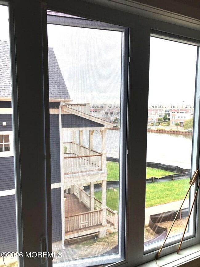 Building Photo - 16 Lake Ave