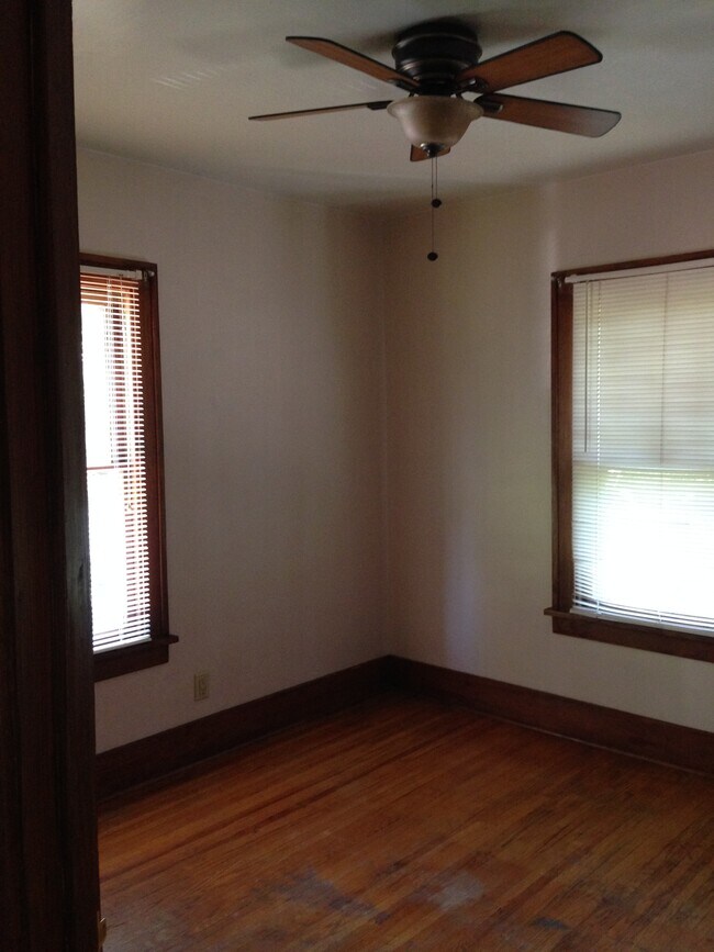 Building Photo - 523 Fairchild St