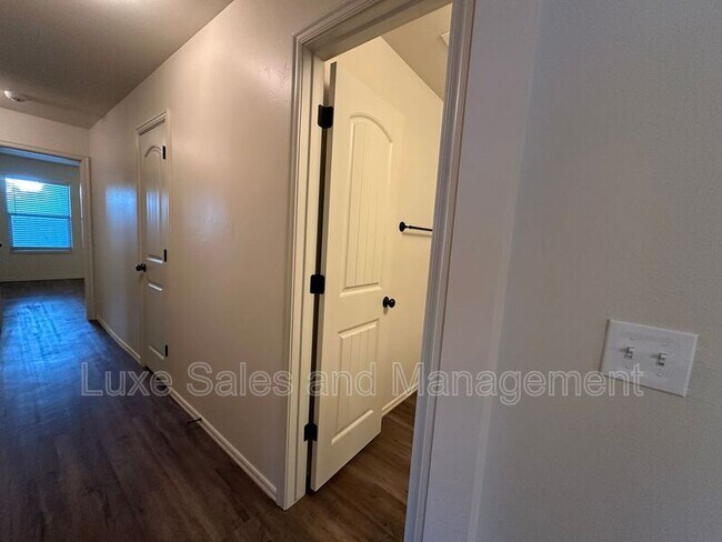 Building Photo - 412 Chalk Hill Ct