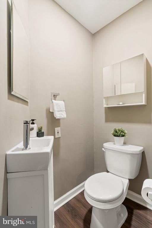 Building Photo - 858 S Front St