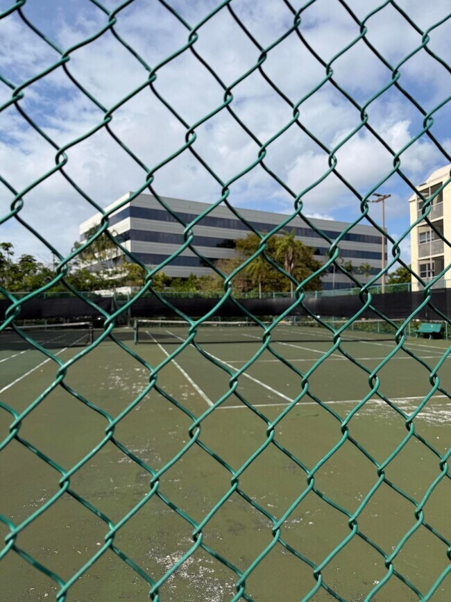 Building Photo - 8160 Geneva Ct