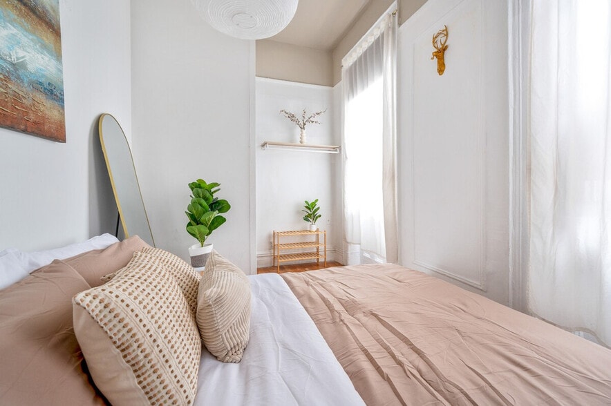 Building Photo - 459 W 46th St