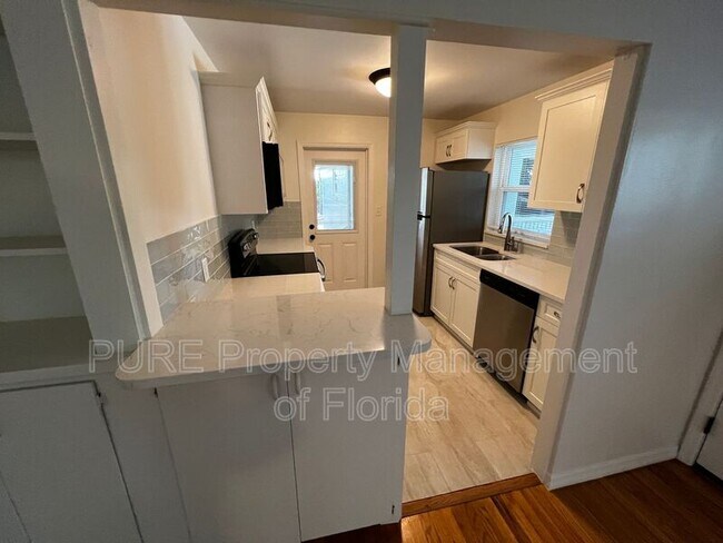 Building Photo - 1222 SE 3rd St