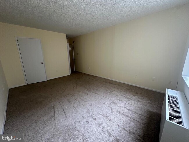 Building Photo - 3705 S George Mason Dr