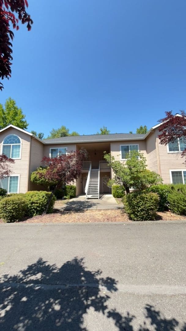 Building Photo - 3 Bedroom 2 Bath Downstairs Apartment