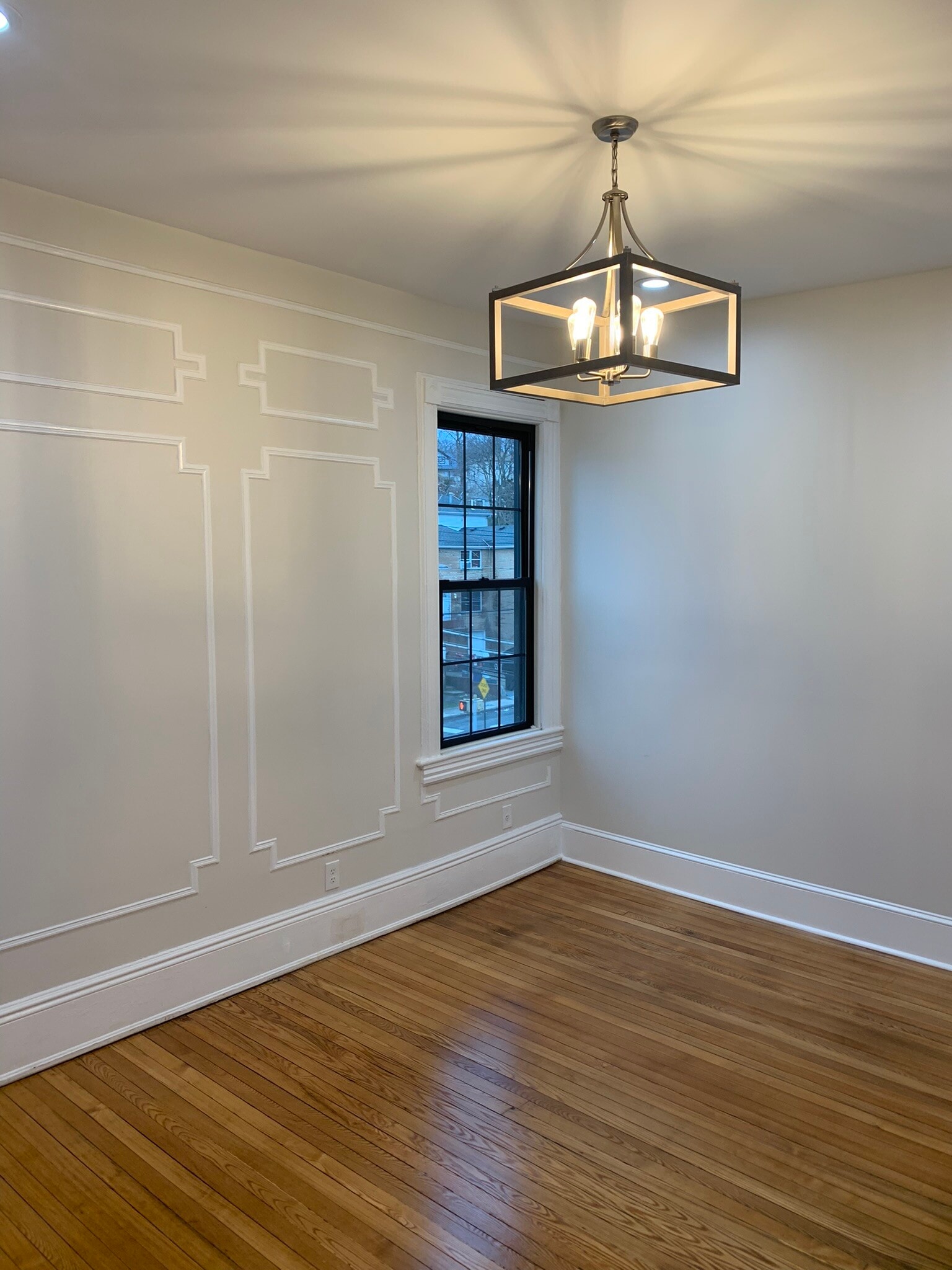 Building Photo - 393 Van Duzer St