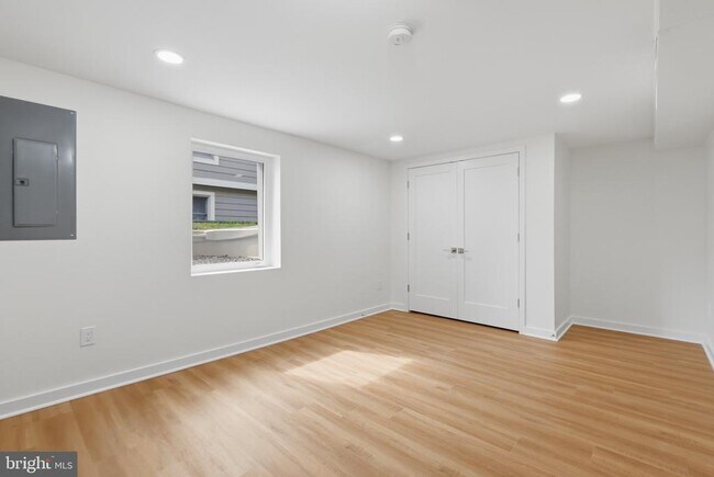 Building Photo - 1545 11th St S
